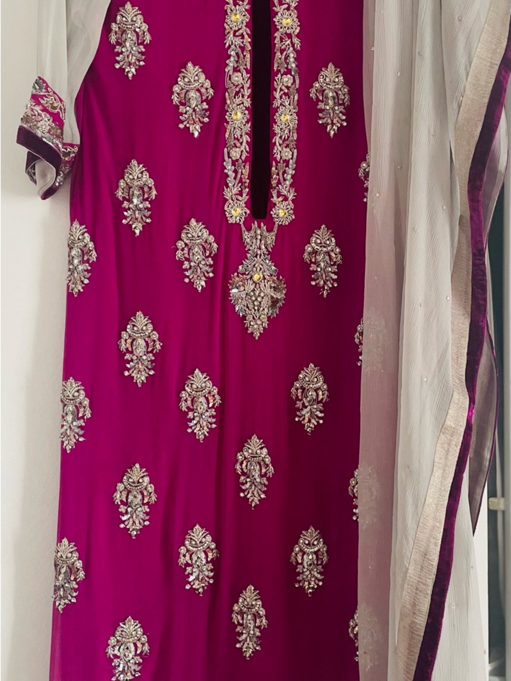 Indian tunic and scarf (Kurta and chunni)